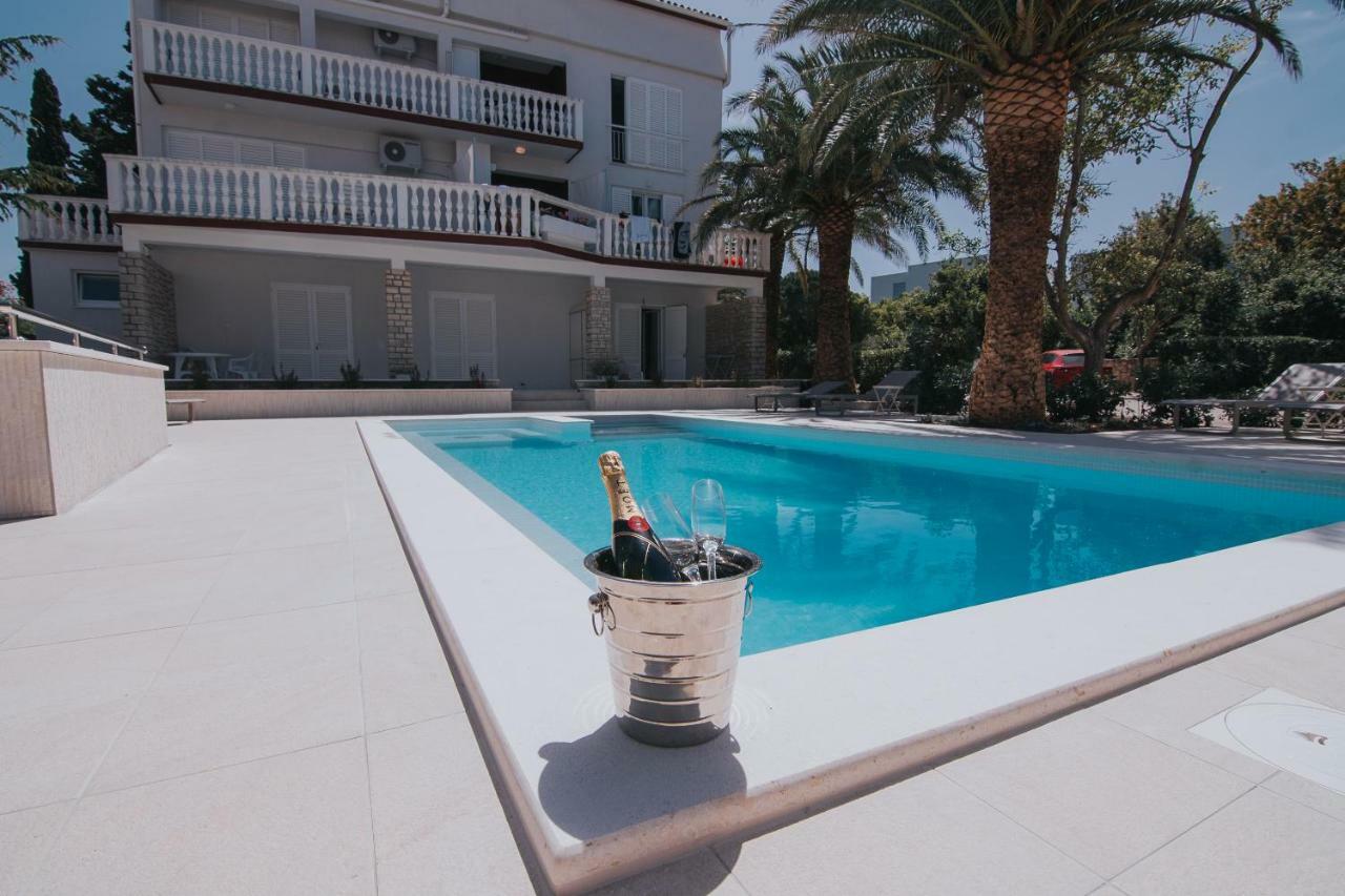 Pool Apartments Galeb Новалья Экстерьер фото